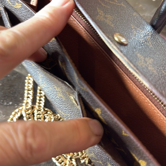 Authentic Louis Vuitton Sarah Monogram Wallet on a Chain - Picture 9 of 13